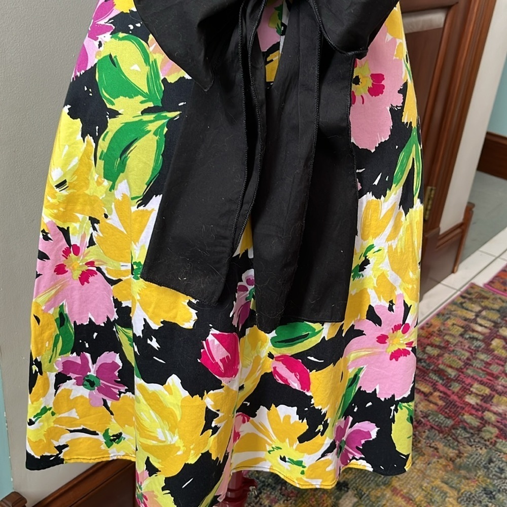 B. Smart  Sleeveless Floral Dress  fit & flare EUC stretch  Black /yellows  SZ 4 - Picture 13 of 14